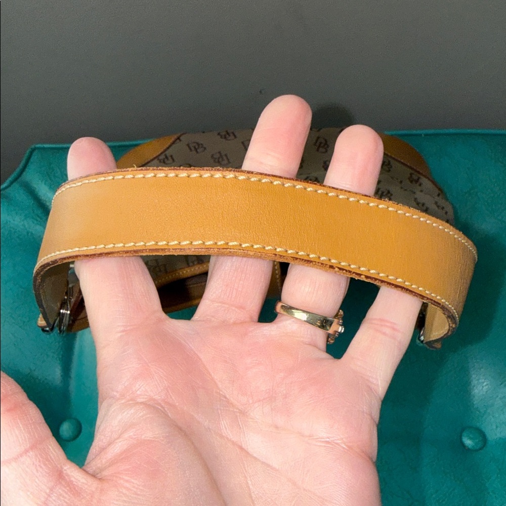 Vintage Dooney & Bourke Signature Crescent Canvas Logo Shoulder Bag Classic Y2K - Picture 9 of 16